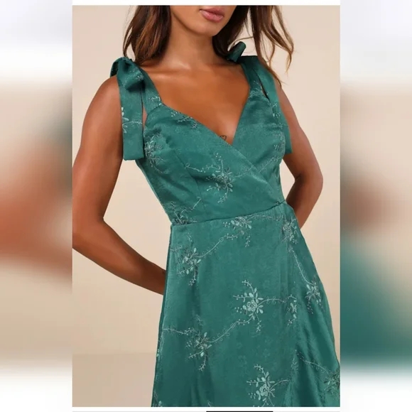 Elegant Direction Green Embroidered Ruffled Tie-Strap Midi Dress - Picture 2 of 4